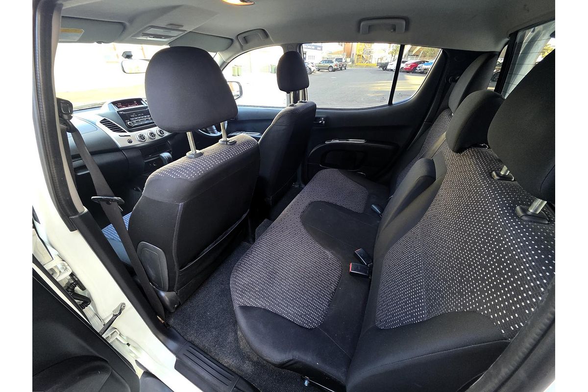 2015 Mitsubishi Triton GLX-R MN 4X4