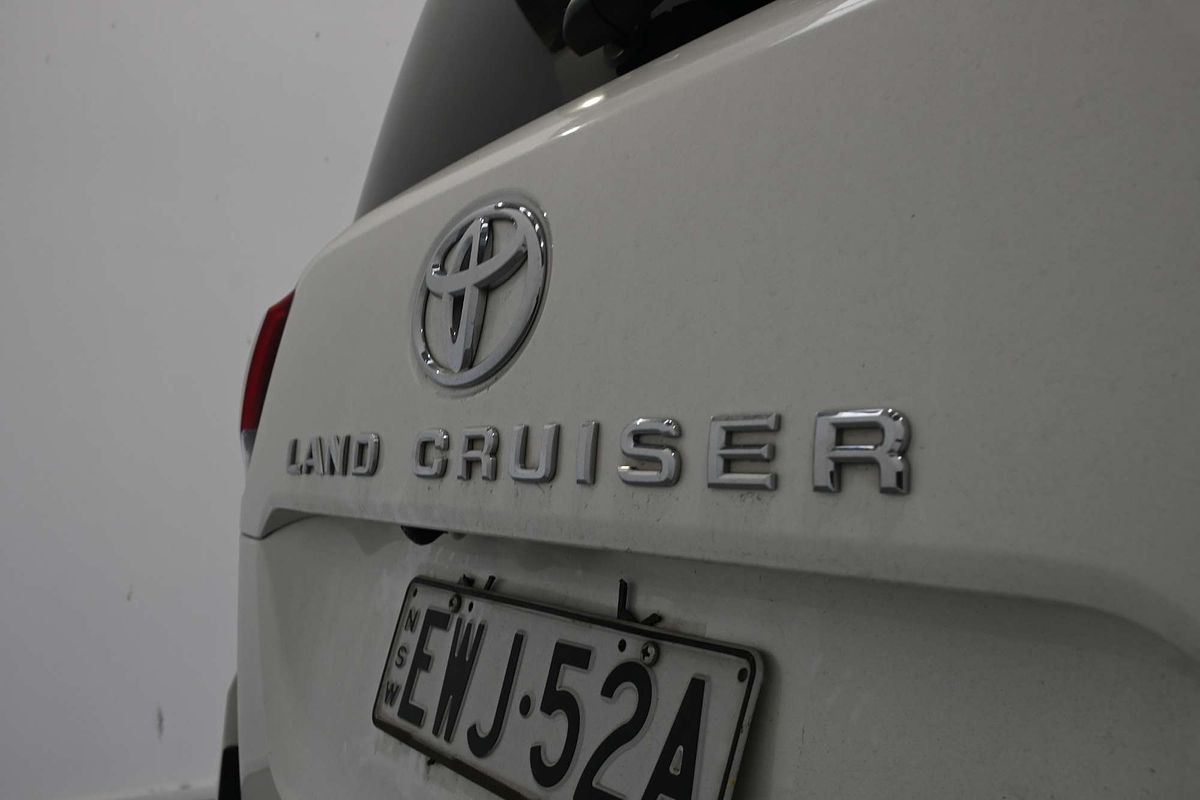 2022 Toyota Landcruiser Sahara FJA300R