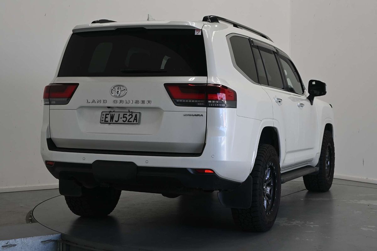 2022 Toyota Landcruiser Sahara FJA300R