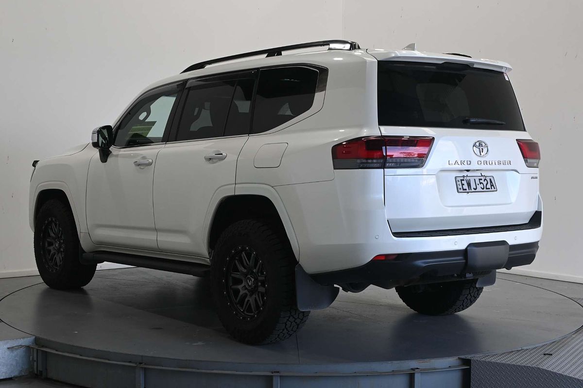 2022 Toyota Landcruiser Sahara FJA300R