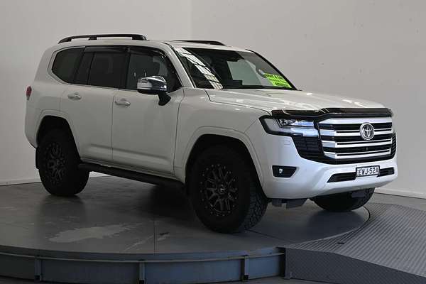 2022 Toyota Landcruiser Sahara FJA300R