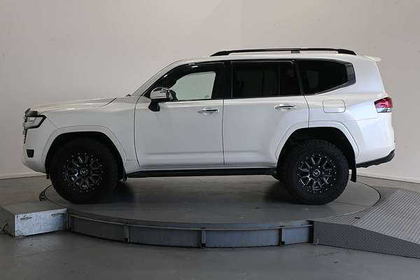 2022 Toyota Landcruiser Sahara FJA300R