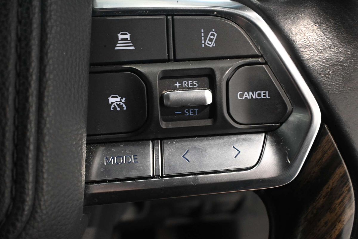 2022 Toyota Landcruiser Sahara FJA300R