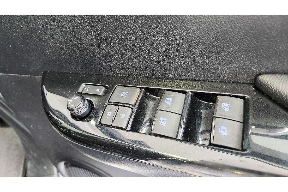 2015 Toyota Hilux SR5 GUN126R 4X4