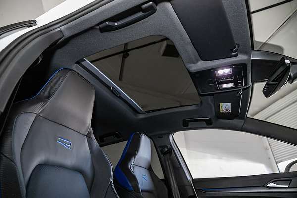 2025 Volkswagen Golf R Black Edition 8.5