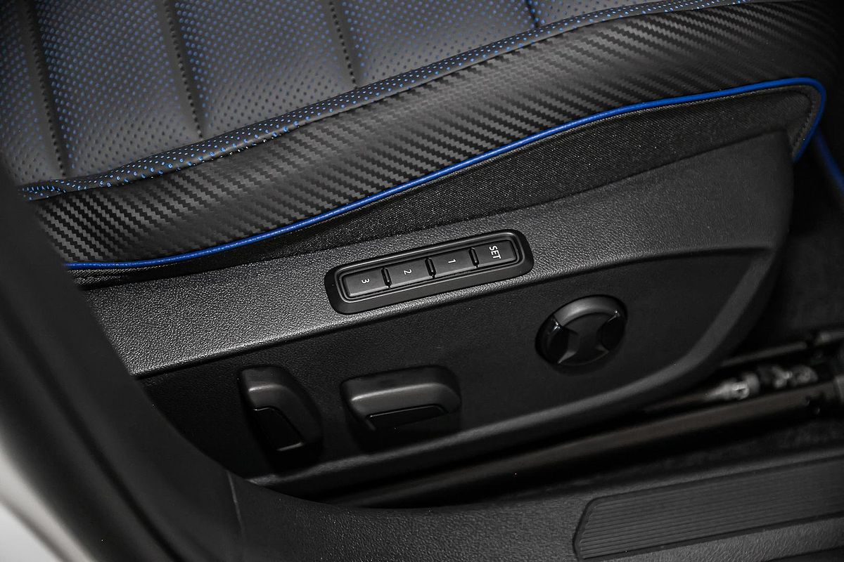 2025 Volkswagen Golf R Black Edition 8.5