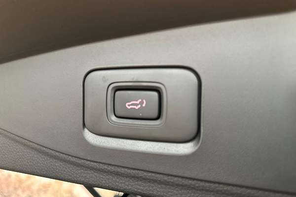 2025 Isuzu MU-X LS-T