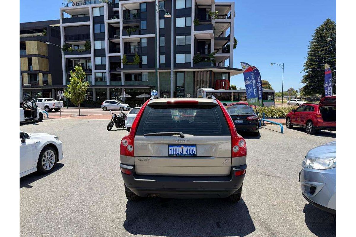 2004 Volvo XC90 T6