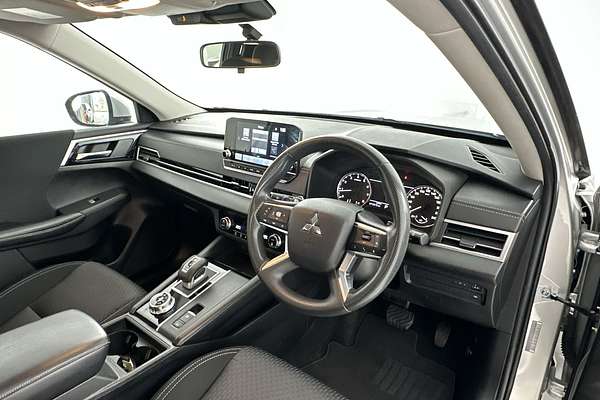 2022 Mitsubishi Outlander ES ZM