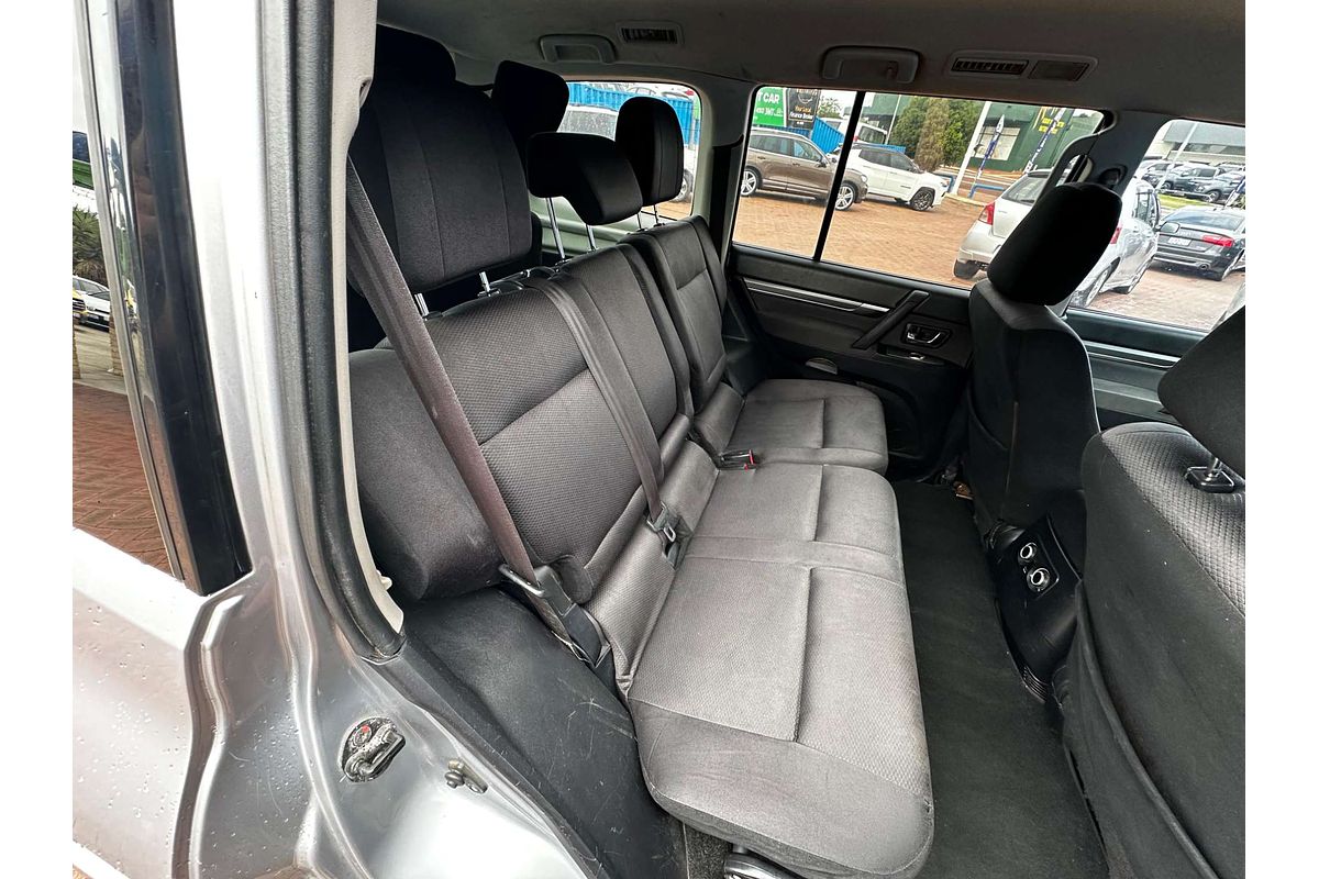 2011 Mitsubishi Pajero GLS NT