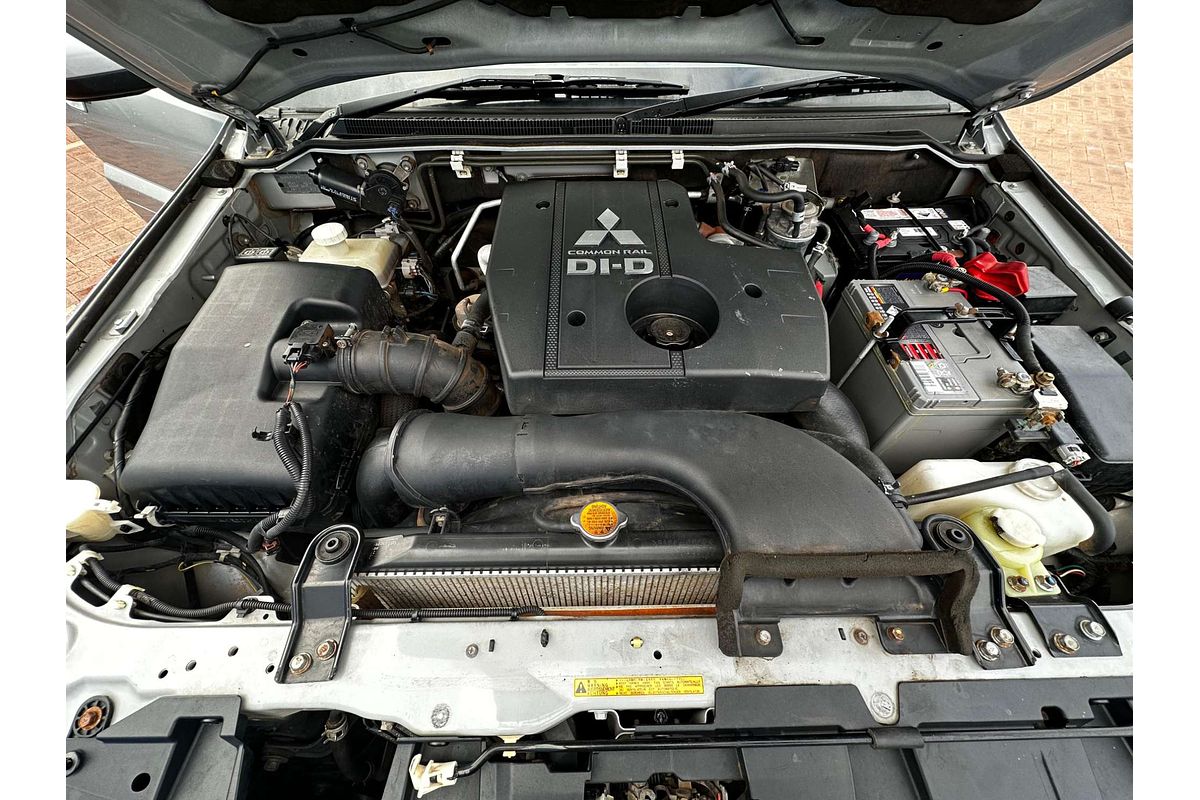 2011 Mitsubishi Pajero GLS NT