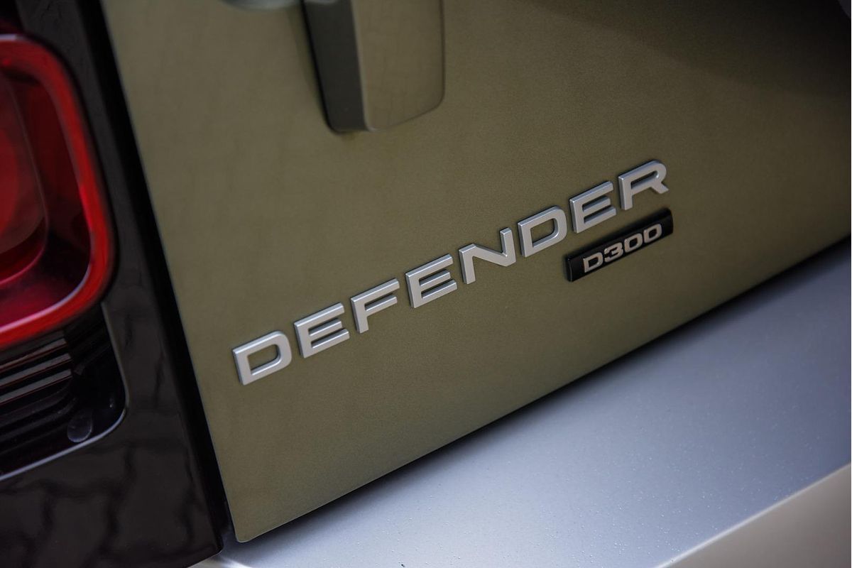 2021 Land Rover Defender 110 D300 HSE L663