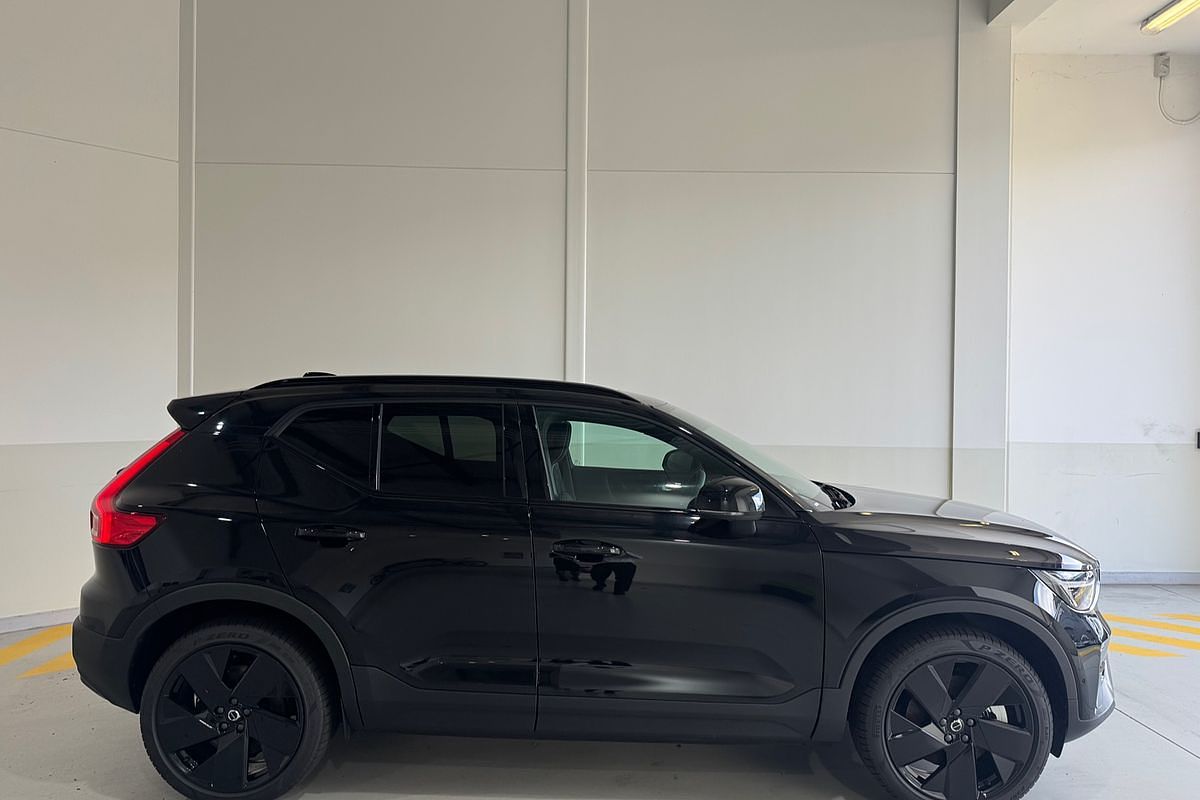 2024 Volvo EX40 Black Edition