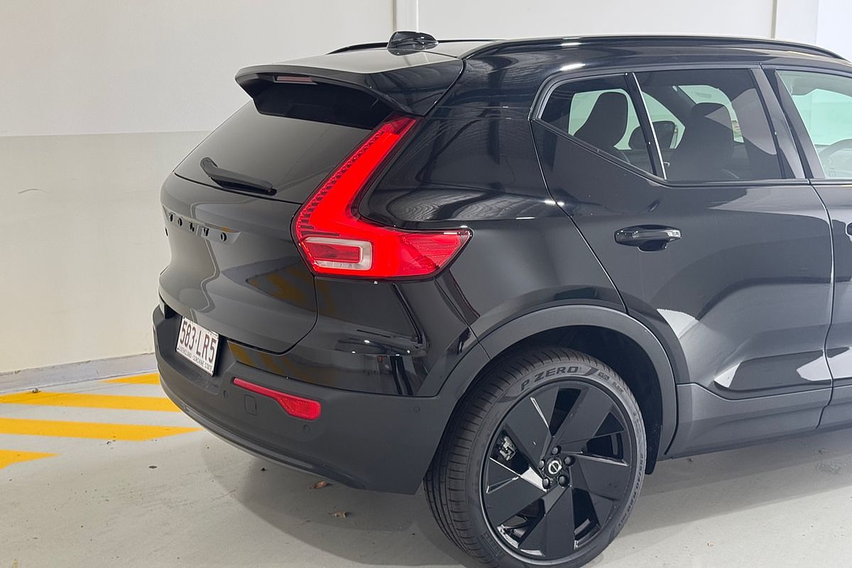 2024 Volvo EX40 Black Edition