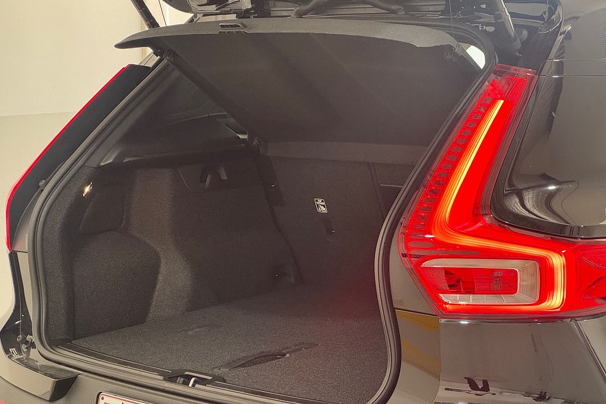 2024 Volvo EX40 Black Edition