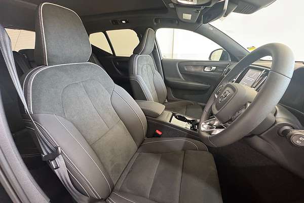 2024 Volvo EX40 Black Edition