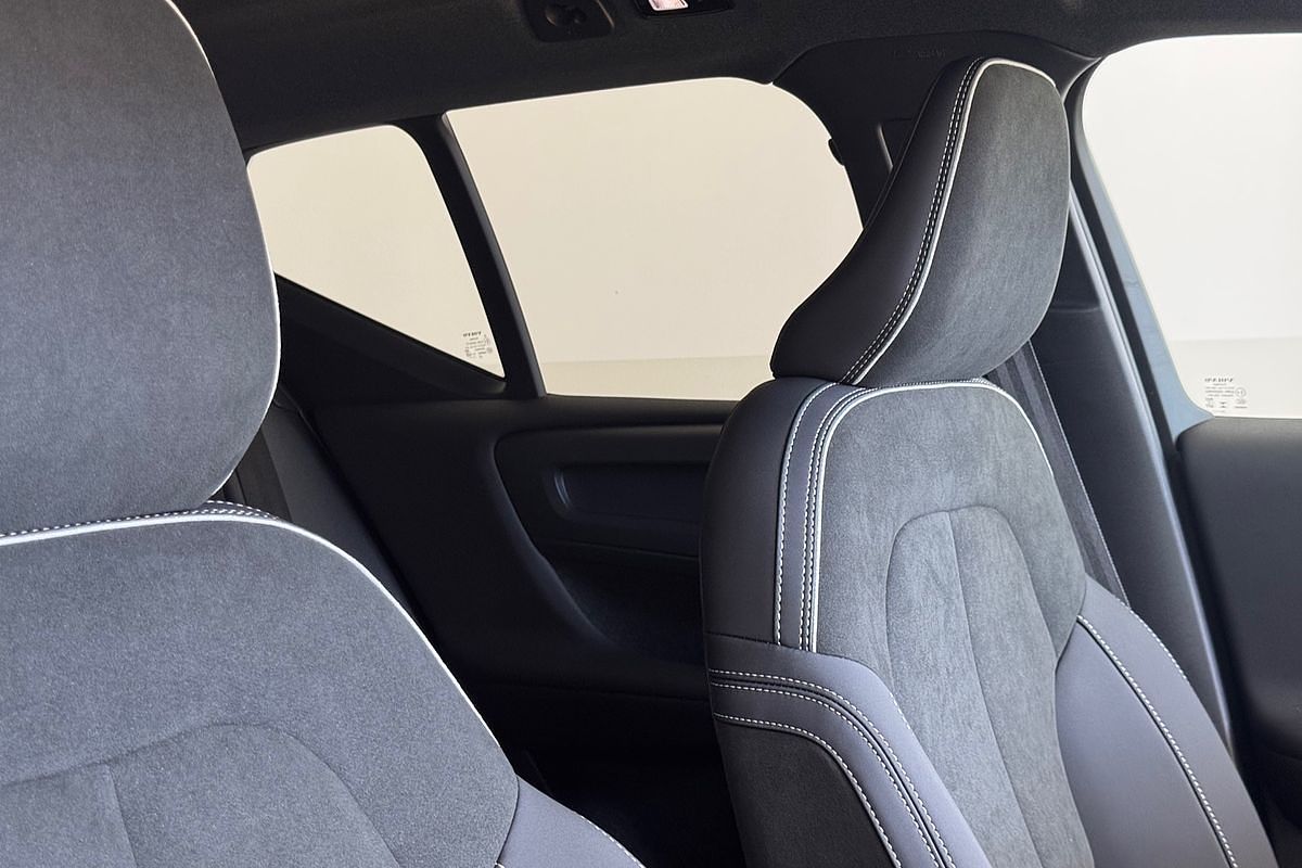 2024 Volvo EX40 Black Edition