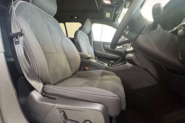 2024 Volvo EX40 Black Edition