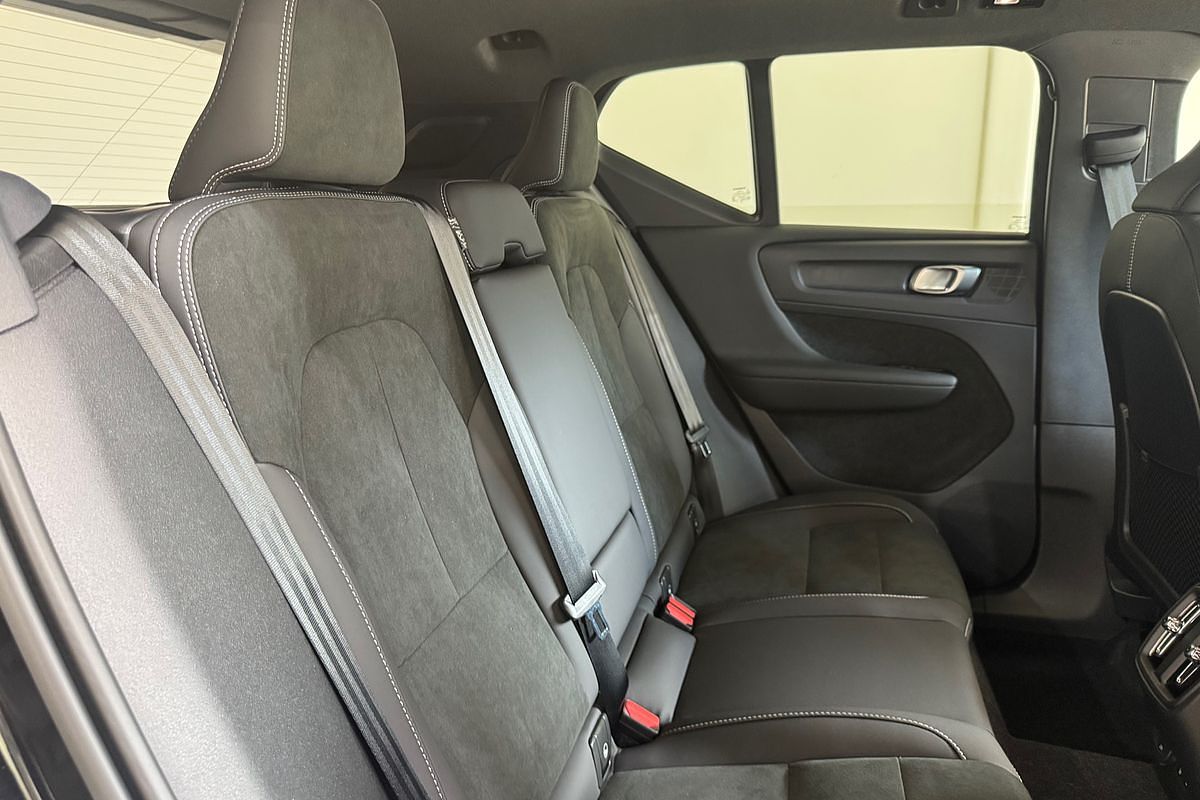 2024 Volvo EX40 Black Edition