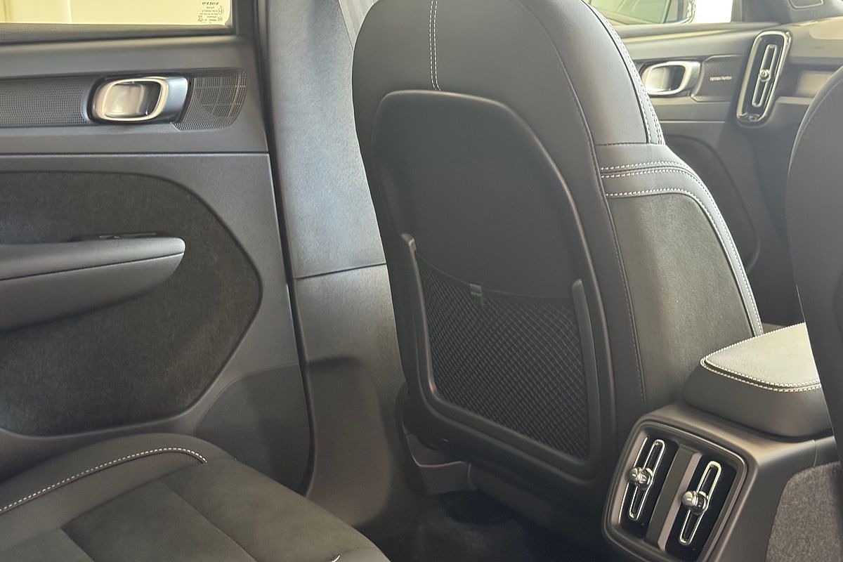 2024 Volvo EX40 Black Edition