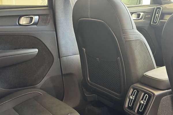 2024 Volvo EX40 Black Edition