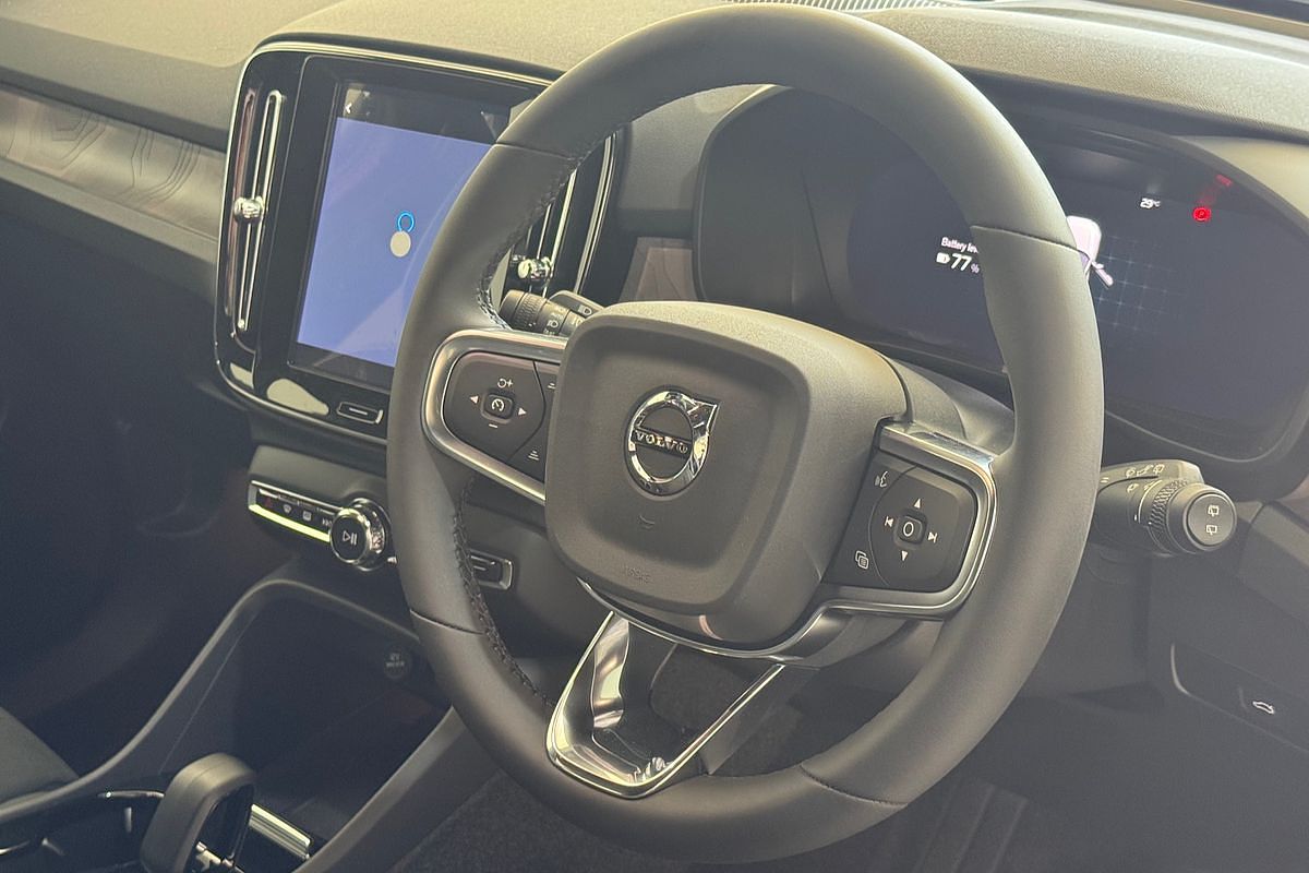 2024 Volvo EX40 Black Edition