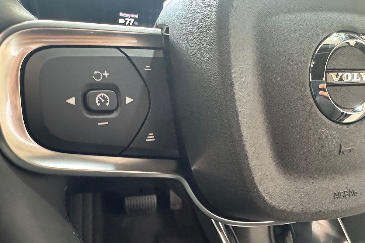 2024 Volvo EX40 Black Edition