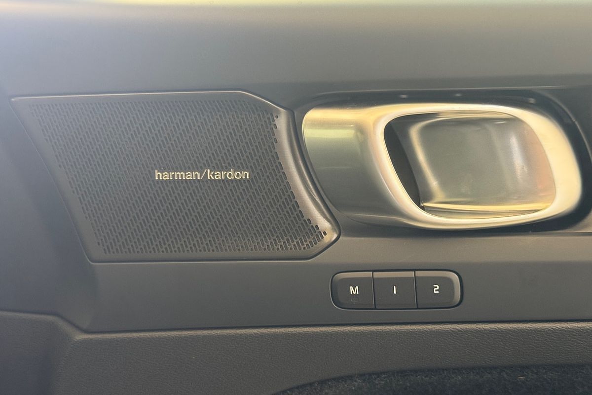 2024 Volvo EX40 Black Edition