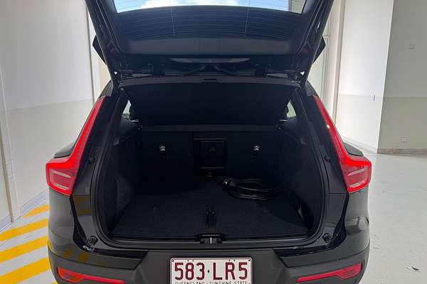 2024 Volvo EX40 Black Edition