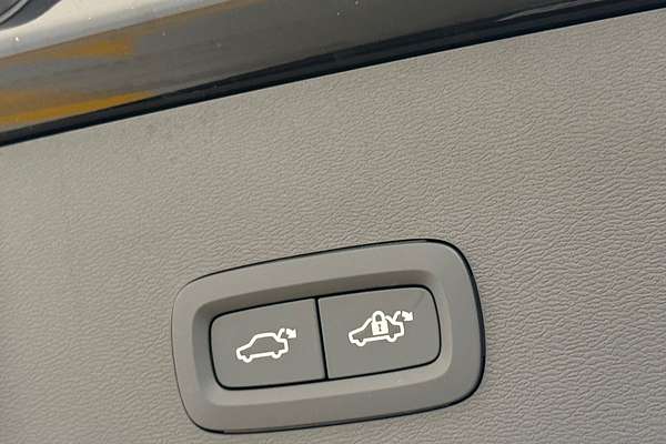 2024 Volvo EX40 Black Edition