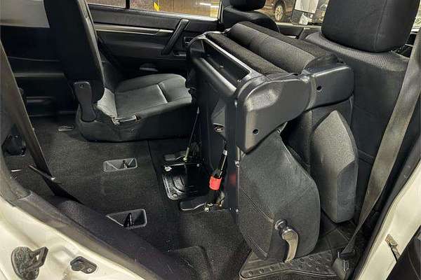 2010 Mitsubishi Pajero GLX NT