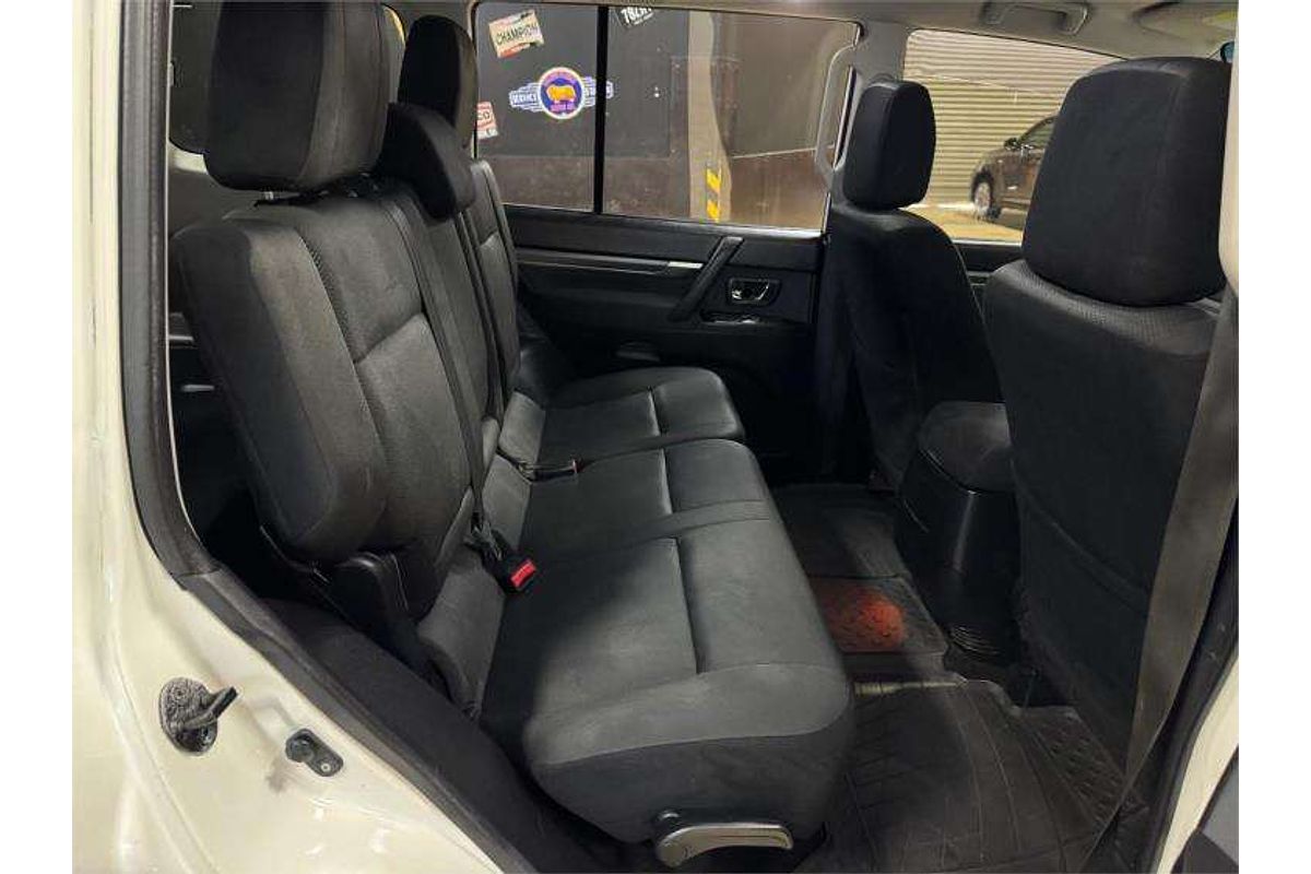 2010 Mitsubishi Pajero GLX NT