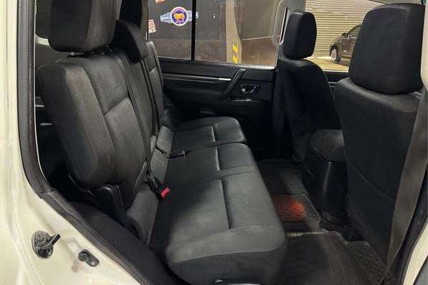 2010 Mitsubishi Pajero GLX NT