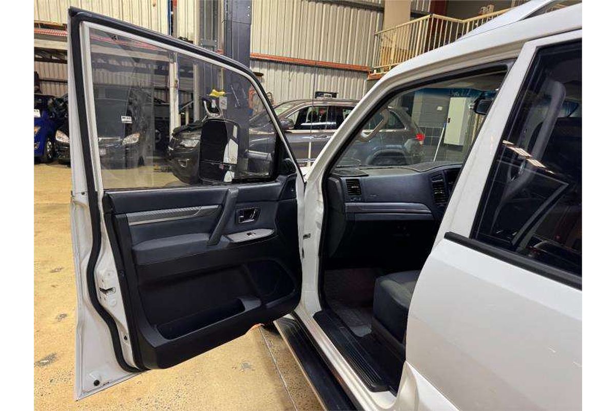 2010 Mitsubishi Pajero GLX NT