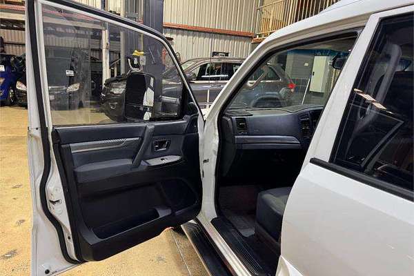 2010 Mitsubishi Pajero GLX NT