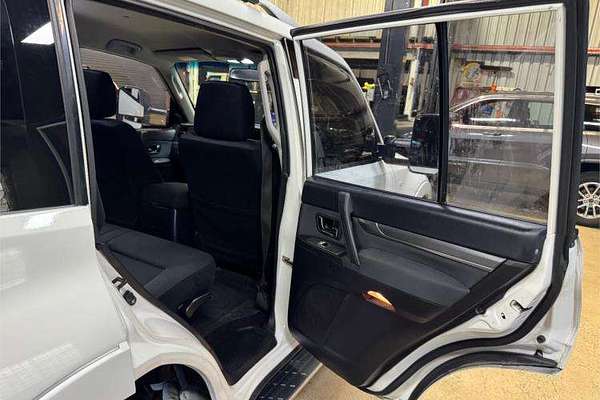 2010 Mitsubishi Pajero GLX NT