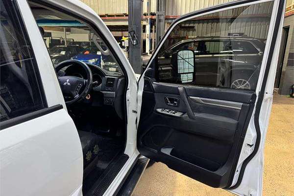 2010 Mitsubishi Pajero GLX NT