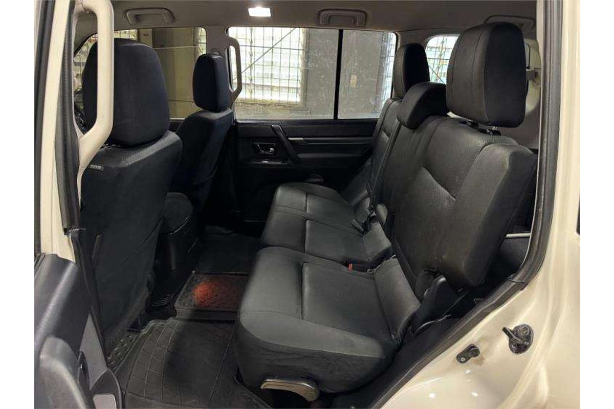 2010 Mitsubishi Pajero GLX NT