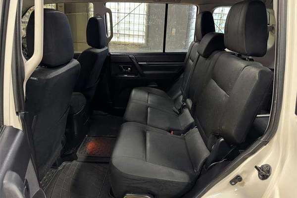 2010 Mitsubishi Pajero GLX NT
