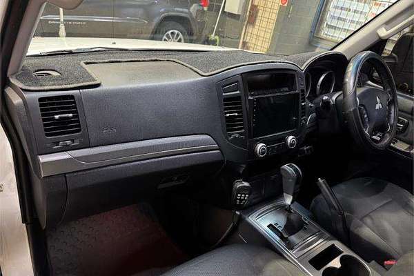 2010 Mitsubishi Pajero GLX NT