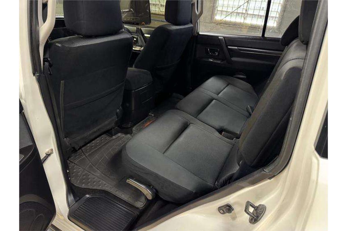 2010 Mitsubishi Pajero GLX NT