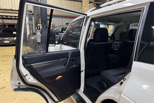 2010 Mitsubishi Pajero GLX NT