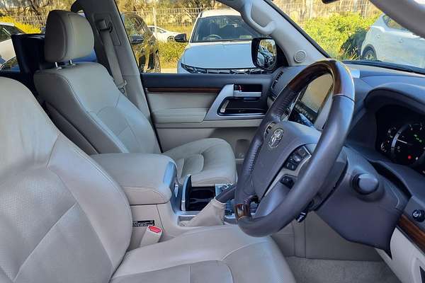 2017 Toyota Landcruiser Sahara VDJ200R