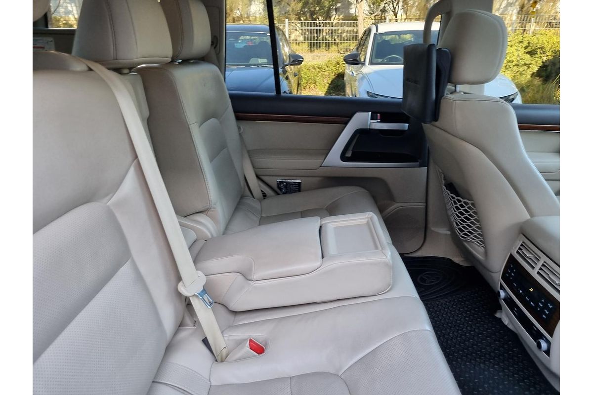 2017 Toyota Landcruiser Sahara VDJ200R