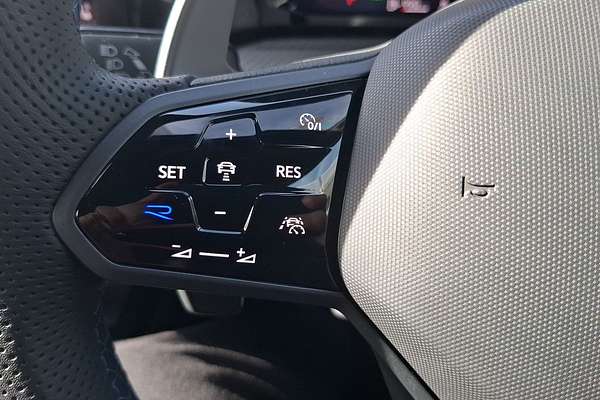 2024 Volkswagen Golf R 8