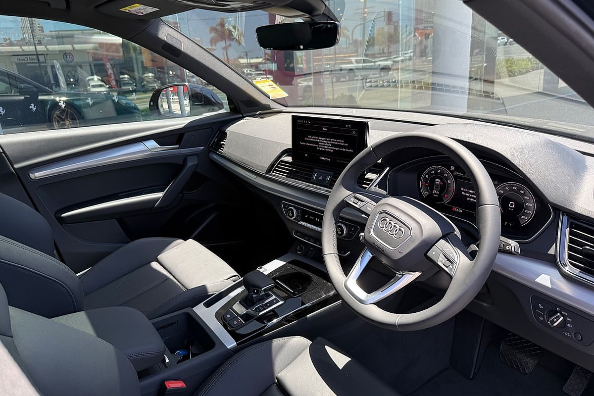 2024 Audi Q5 45 TFSI Sport FY