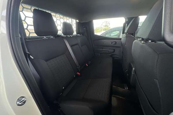 2025 Mitsubishi Triton GLX MV 4X4