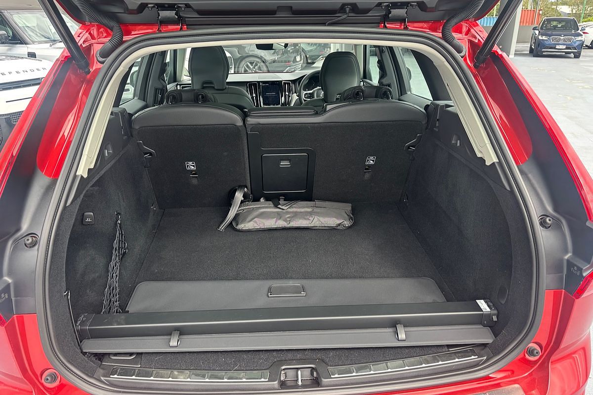 2023 Volvo XC60 Ultimate B6 Dark