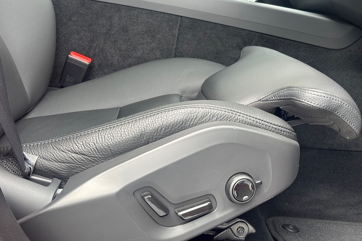 2023 Volvo XC60 Ultimate B6 Dark