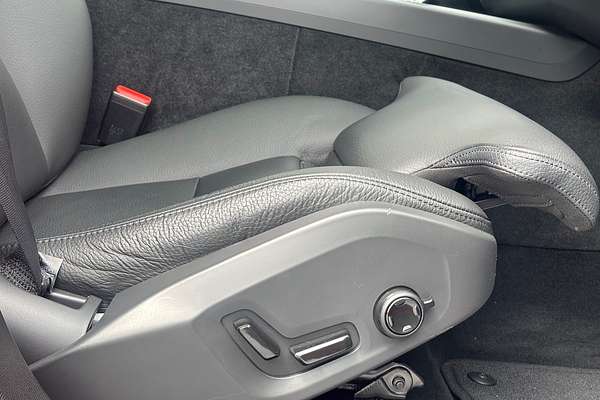 2023 Volvo XC60 Ultimate B6 Dark